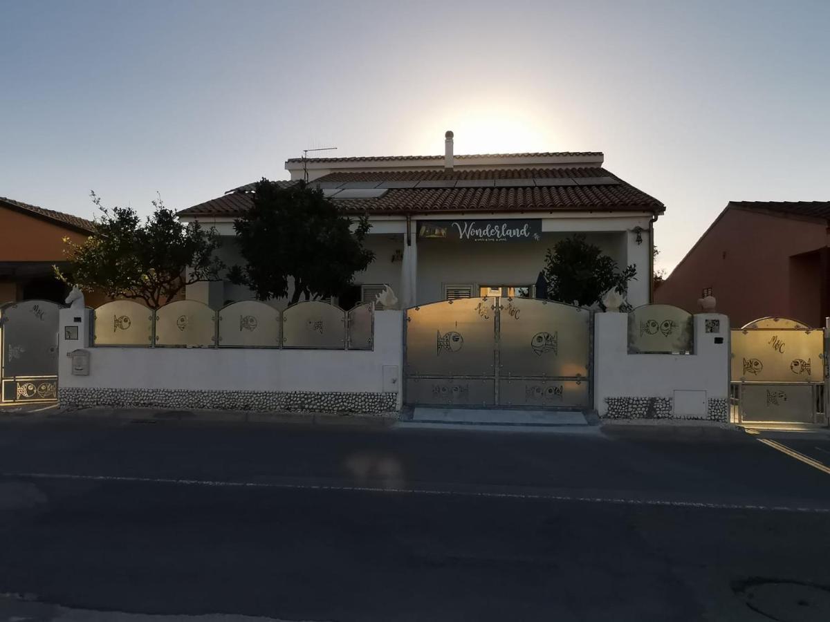 Wonderland Hotel San Teodoro  Bagian luar foto